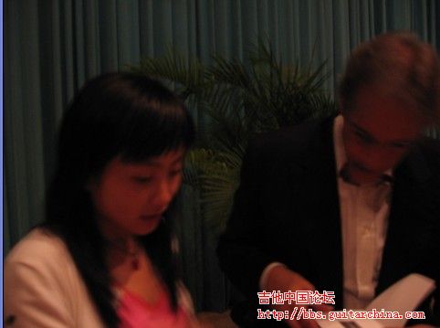 威尼修斯与古典吉他爱好者的合影
